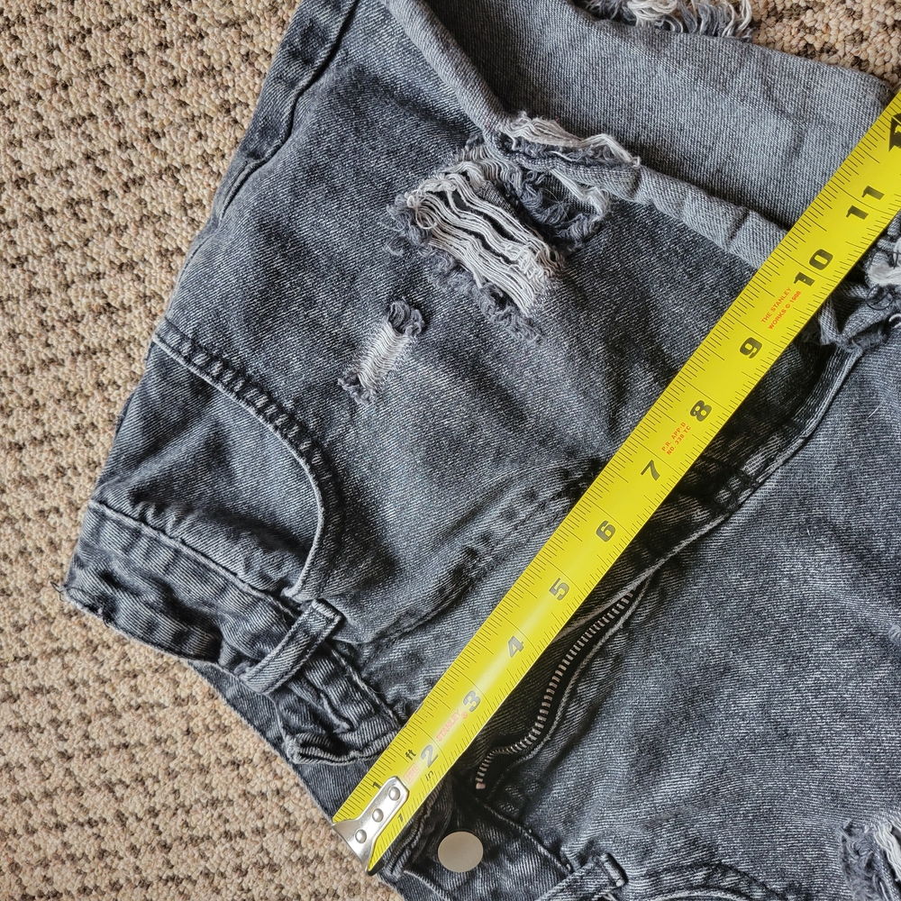 SHEIN Distressed jean Shorts - Picture 4 of 4